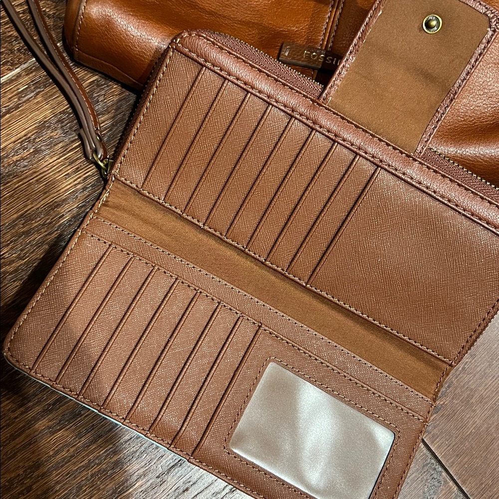 Fossil Crossbody Purse with Wallet - Picture 6 of 12